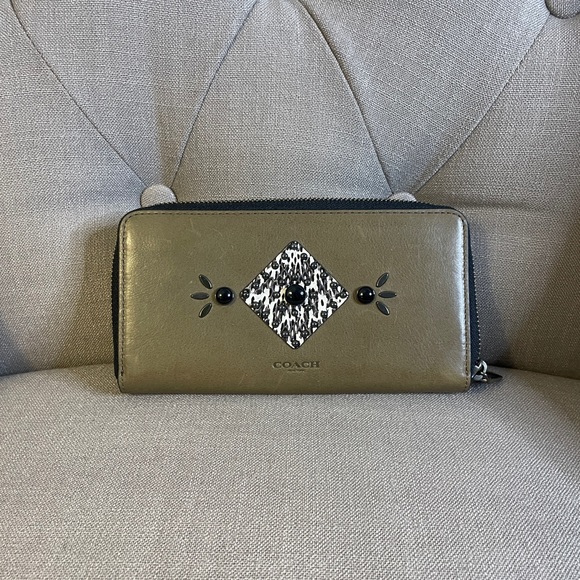 Coach Wallet - Picture 1 of 10
